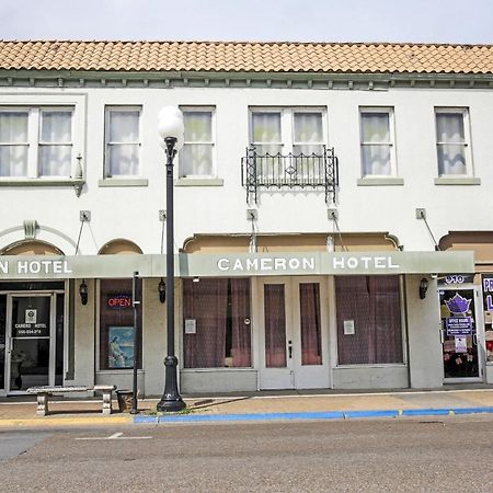 Oyo Historic Cameron Hotel Brownsville I-69E ภายนอก รูปภาพ