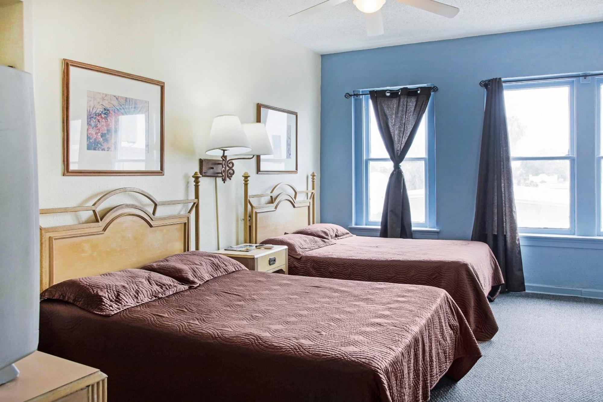 Oyo Historic Cameron Hotel Brownsville I-69E ภายนอก รูปภาพ