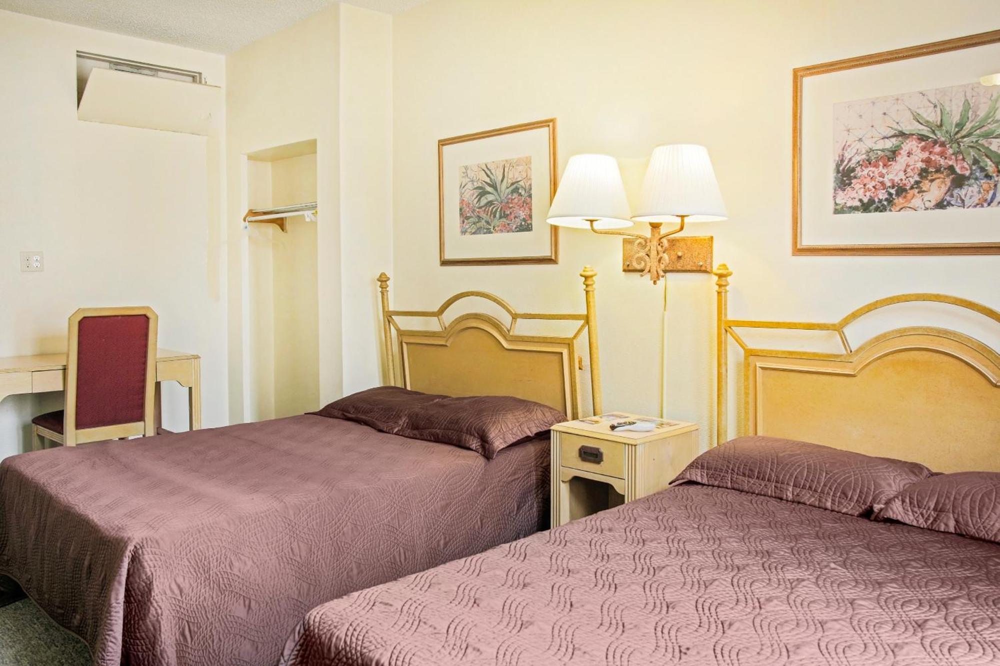 Oyo Historic Cameron Hotel Brownsville I-69E ภายนอก รูปภาพ
