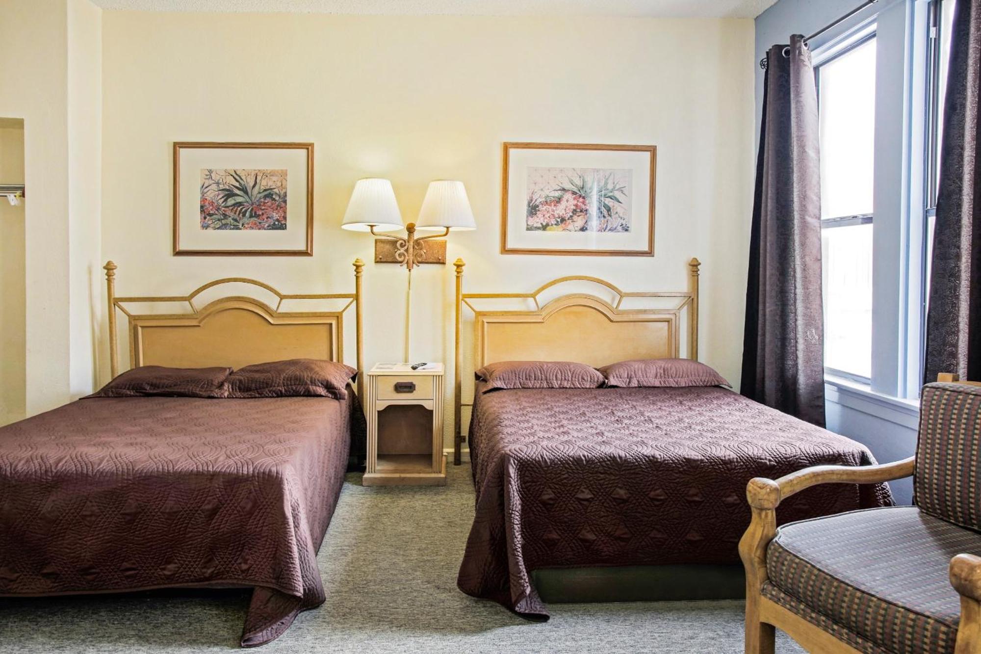 Oyo Historic Cameron Hotel Brownsville I-69E ภายนอก รูปภาพ