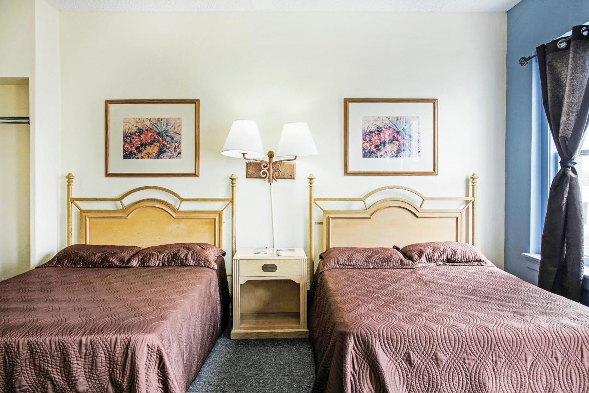 Oyo Historic Cameron Hotel Brownsville I-69E ภายนอก รูปภาพ