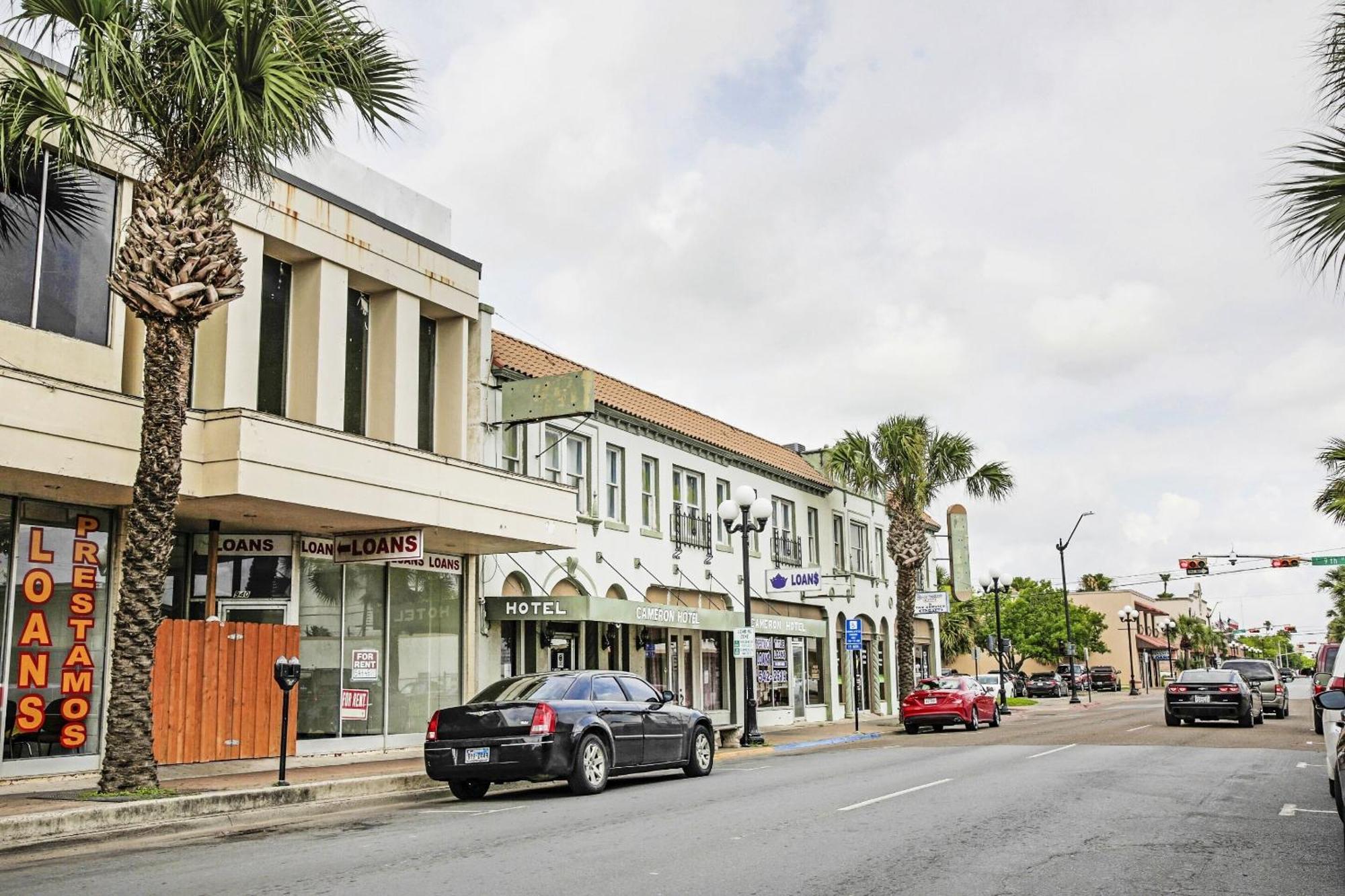 Oyo Historic Cameron Hotel Brownsville I-69E ภายนอก รูปภาพ