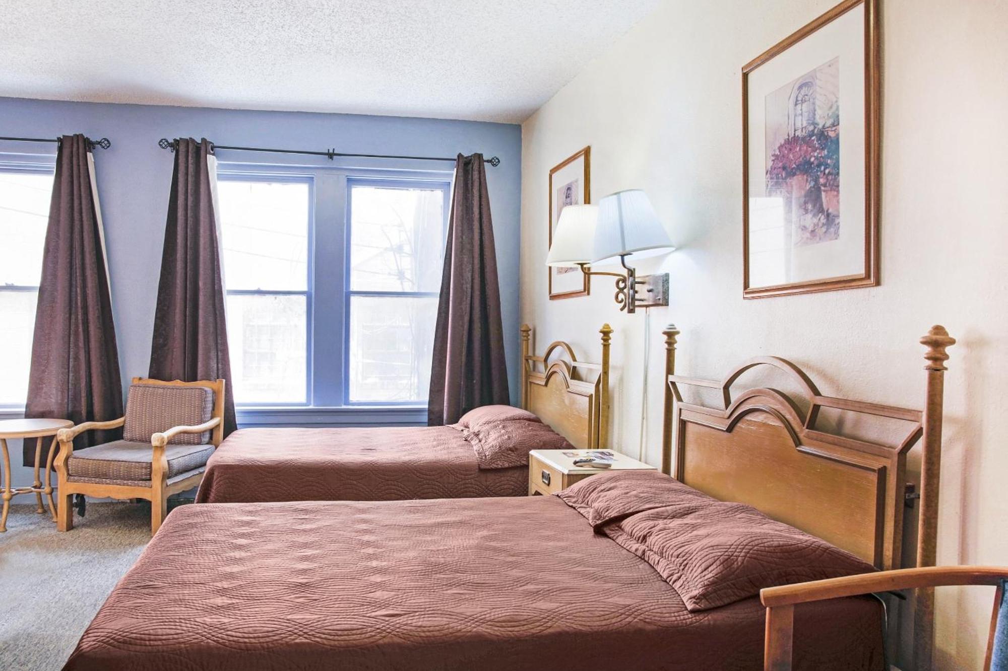 Oyo Historic Cameron Hotel Brownsville I-69E ภายนอก รูปภาพ