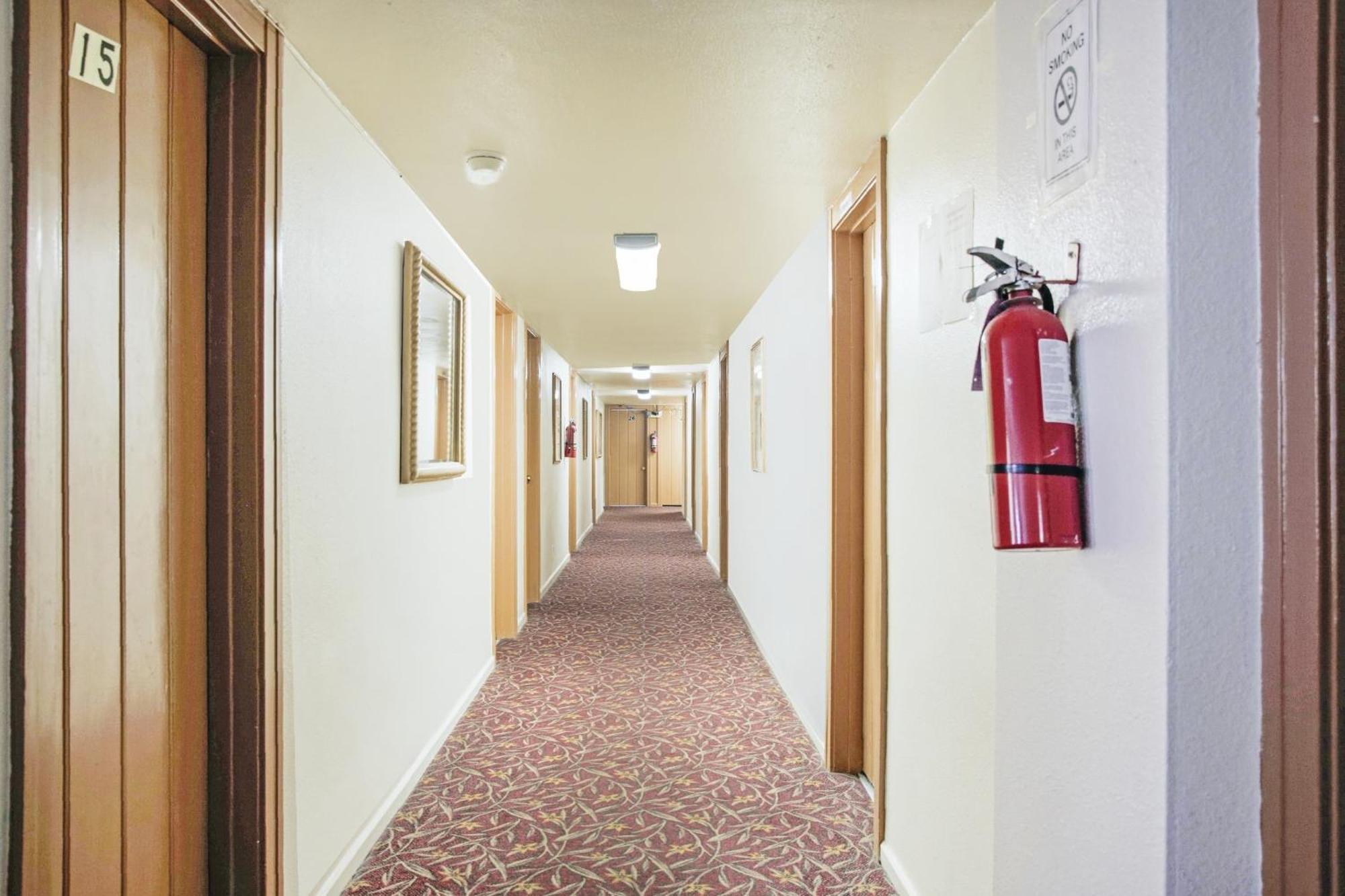 Oyo Historic Cameron Hotel Brownsville I-69E ภายนอก รูปภาพ
