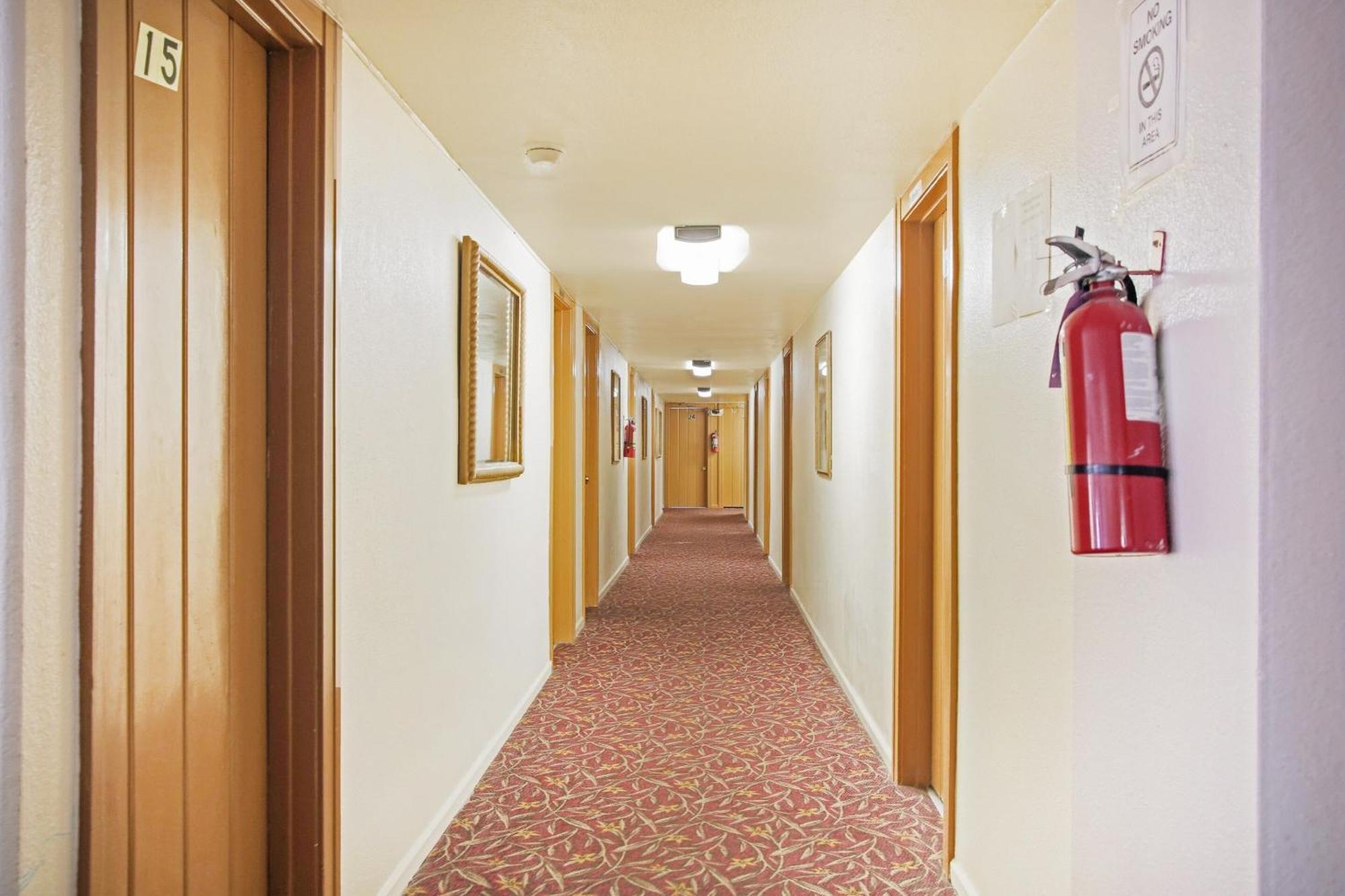 Oyo Historic Cameron Hotel Brownsville I-69E ภายนอก รูปภาพ