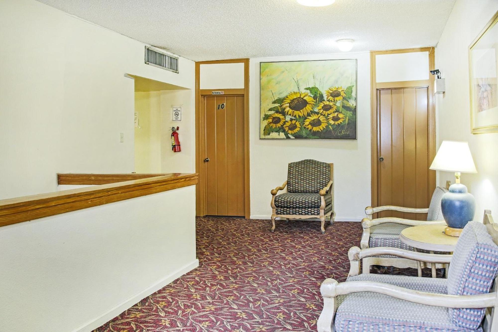 Oyo Historic Cameron Hotel Brownsville I-69E ภายนอก รูปภาพ