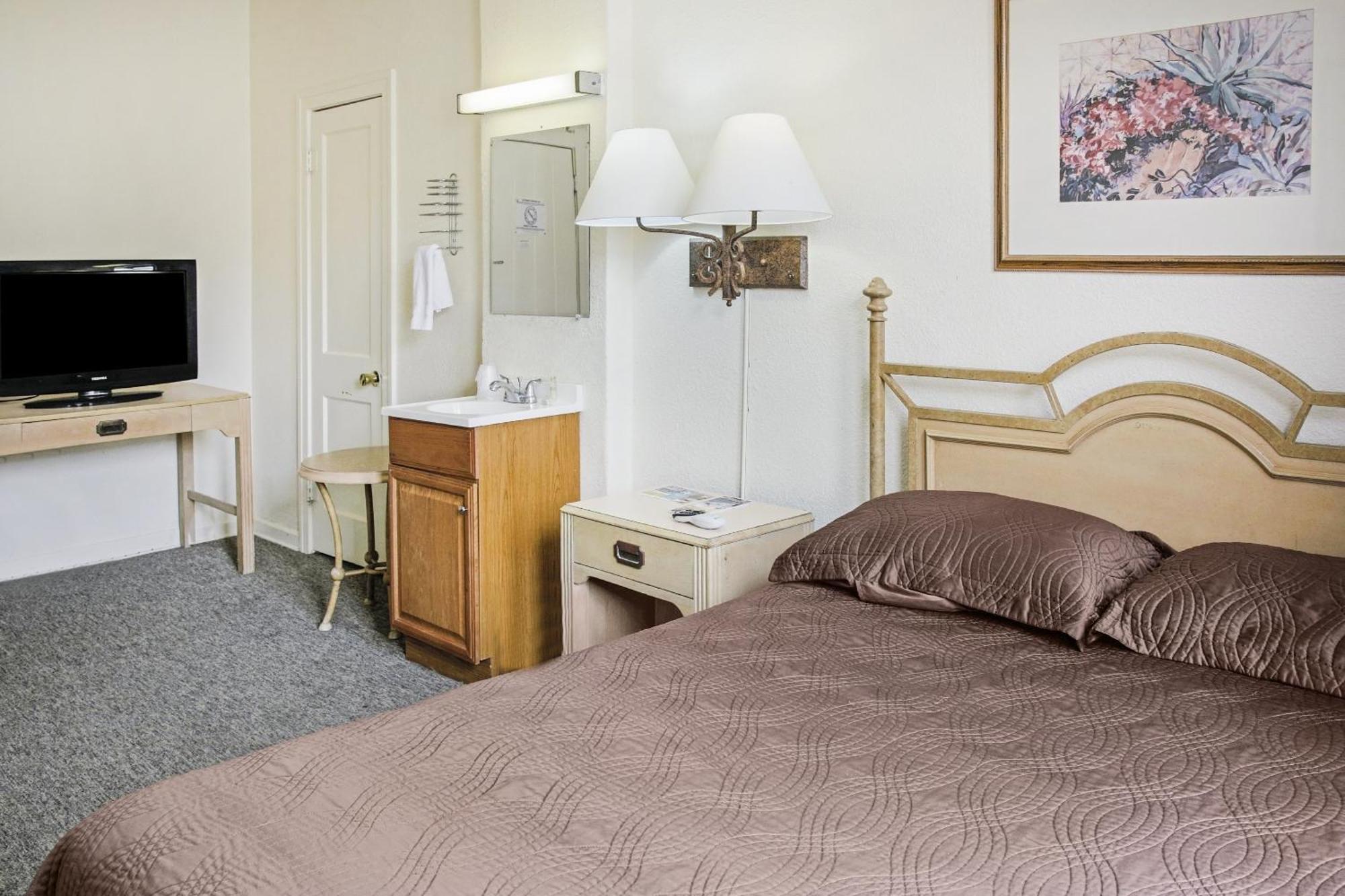 Oyo Historic Cameron Hotel Brownsville I-69E ภายนอก รูปภาพ