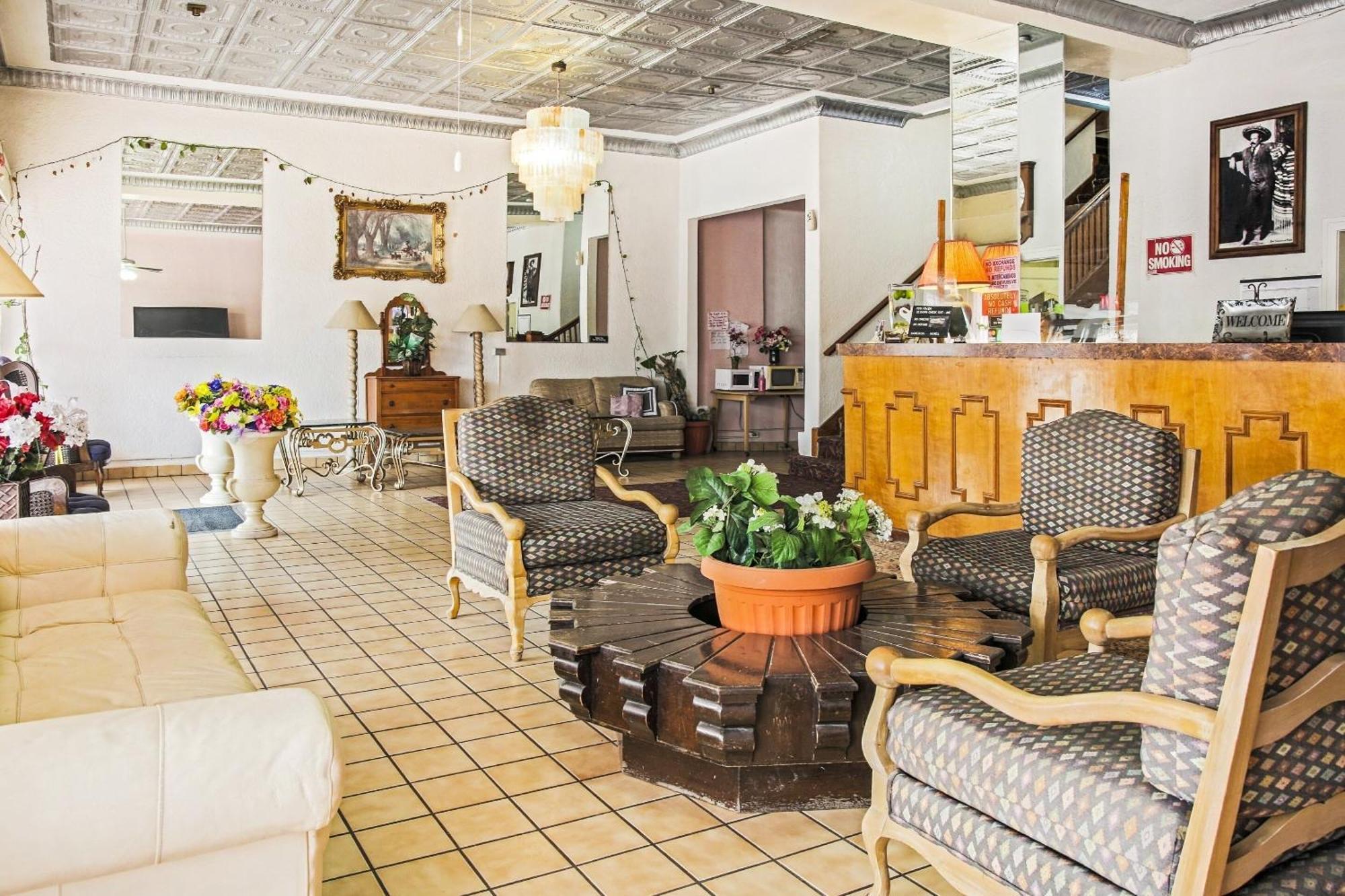 Oyo Historic Cameron Hotel Brownsville I-69E ภายนอก รูปภาพ