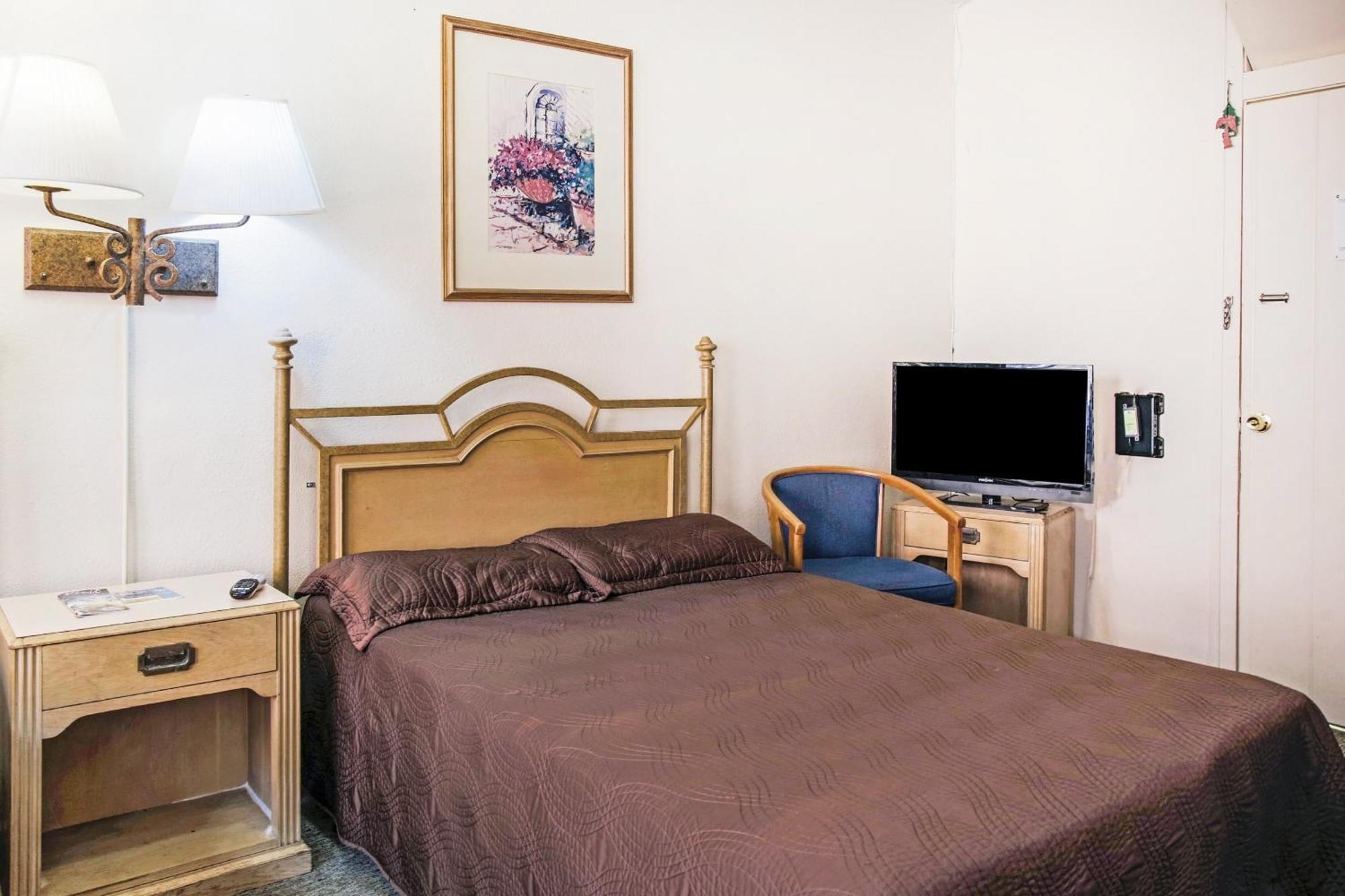 Oyo Historic Cameron Hotel Brownsville I-69E ภายนอก รูปภาพ